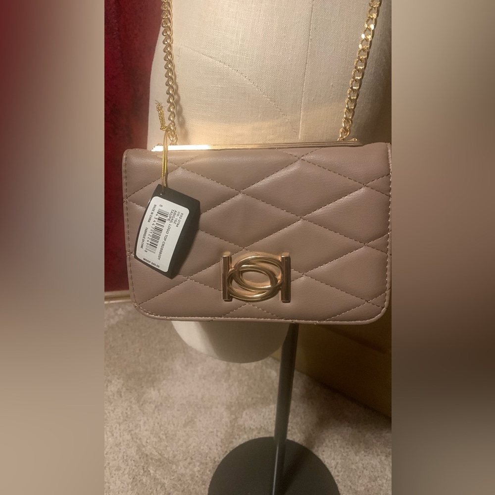 Bebe Crossbody bag w/ chain link strap. - Picture 6 of 7